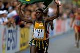 Ronaldo da Costa parades the Brazilian flag at the 1998 World Half Marathon Champs (Getty Images)